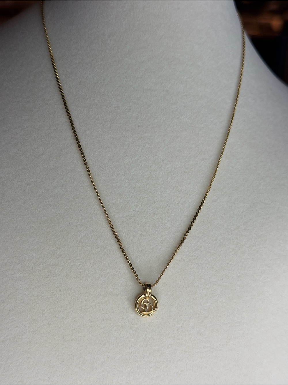 DIOR Dainty CD Logo Circle Pendant Necklace 17in - Picture 5 of 10